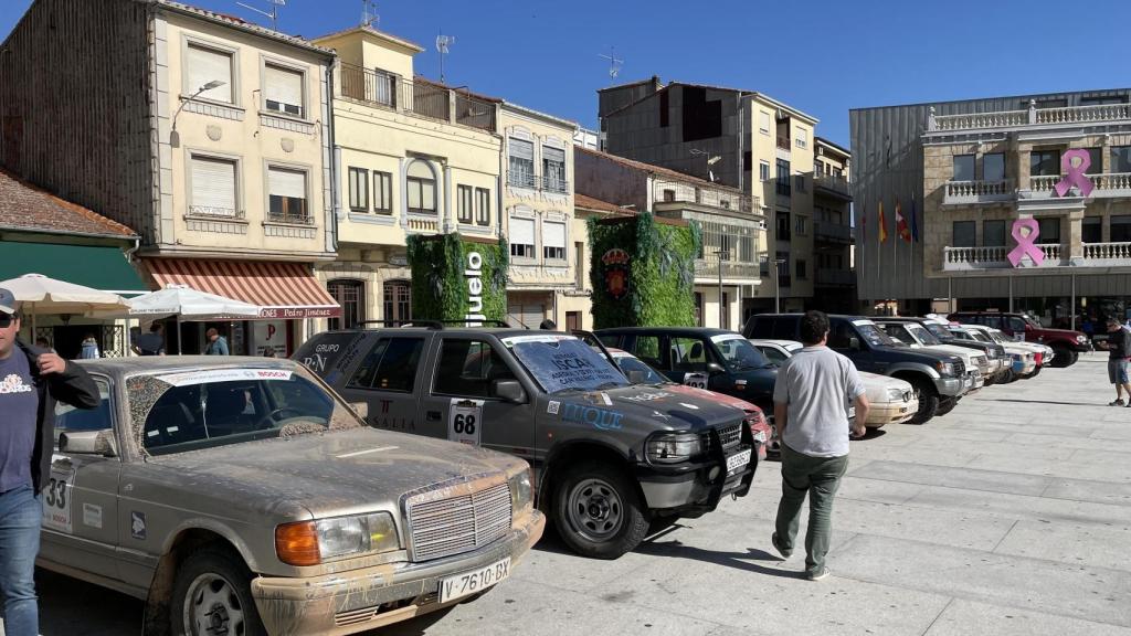 Los vehículos clásicos estacionaron en la Plaza Mayor de Guijuelo