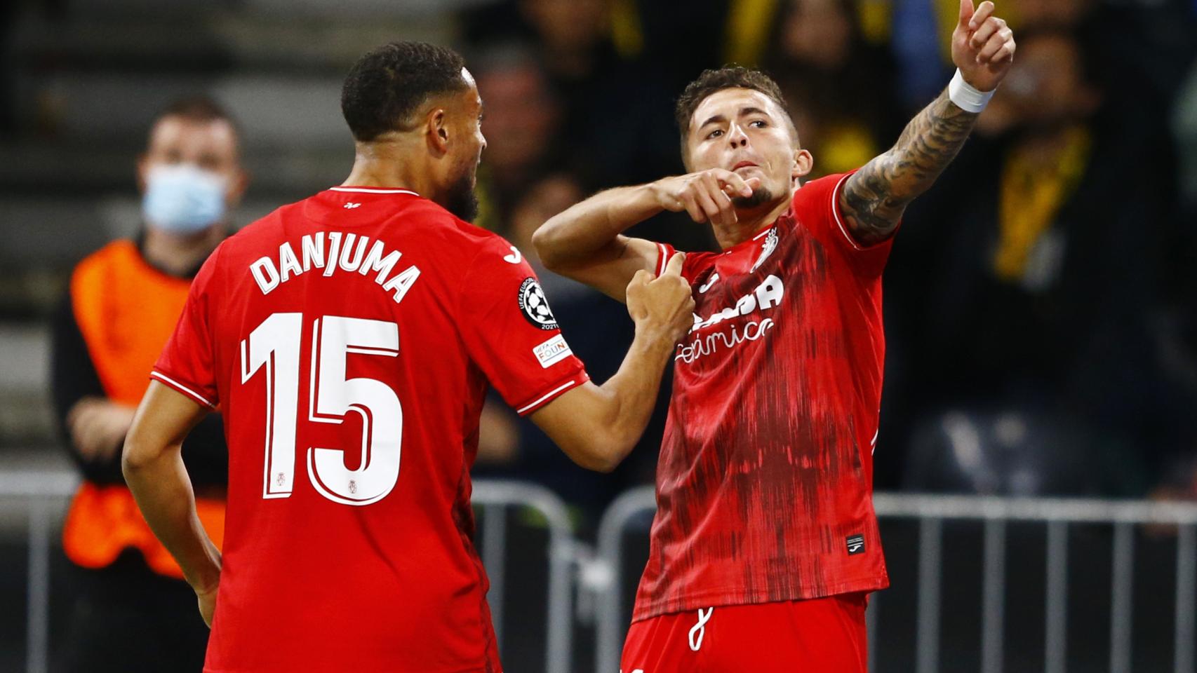 Yeremi Pino celebra un gol con el Villarreal en la Champions League 2021/2022