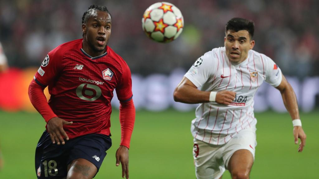 Renato Sanches en carrera con Marcos Acuña, en el Lille - Sevilla de la Champions League 2021/2022
