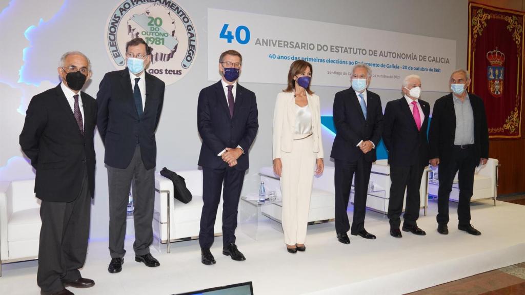 Participantes de la jornada conmemorativa de los 40 años de la autonomía gallega en el Parlamento