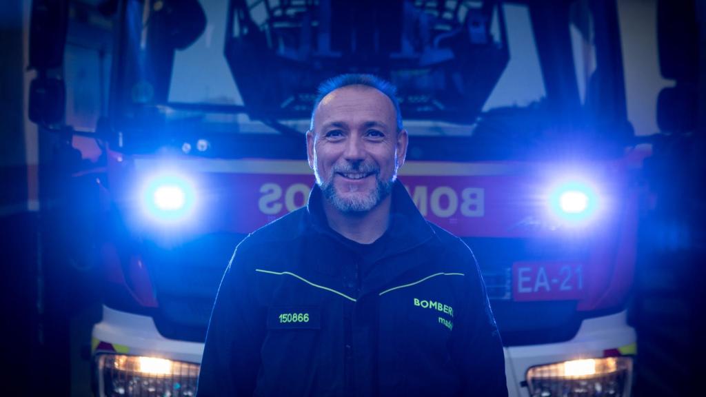 David, bombero que inició las clases de yoga en el parque de bomberos número 2 de Madrid.