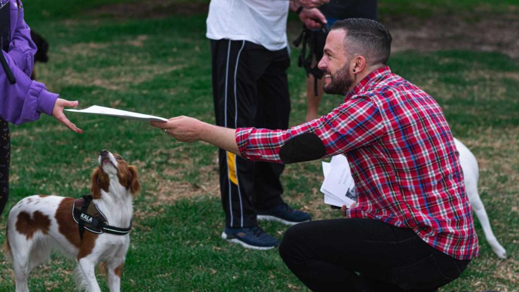 El concejal de Compromís Alacant, Rafa Mas, tras la reunión con los vecinos del parque de perros  de San Gabriel.