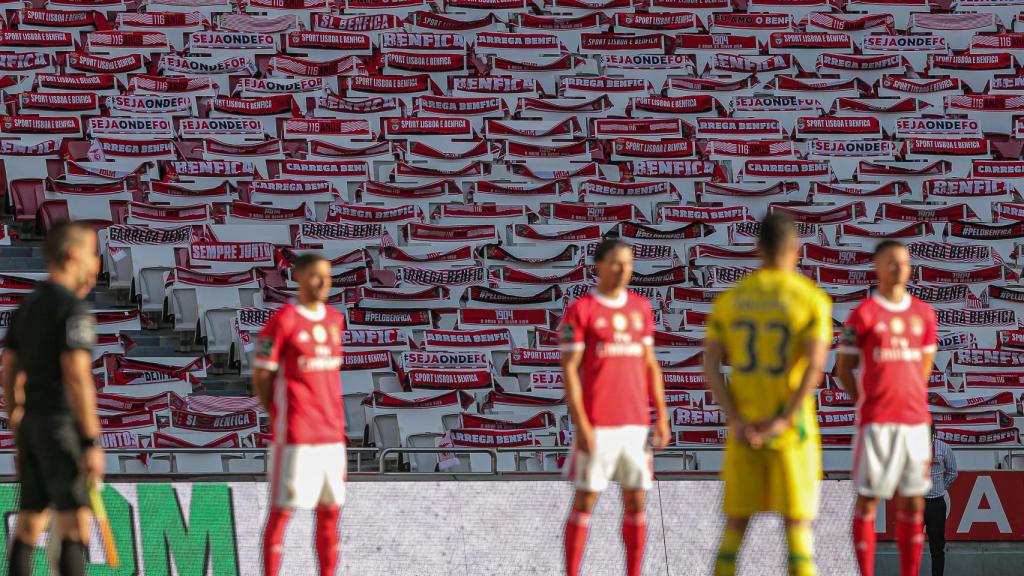 Minuto de silencio en el Benfica - CD Tondela