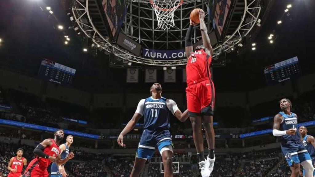 Garuba en su debut con Houston Rockets en la NBA. Foto: NBA