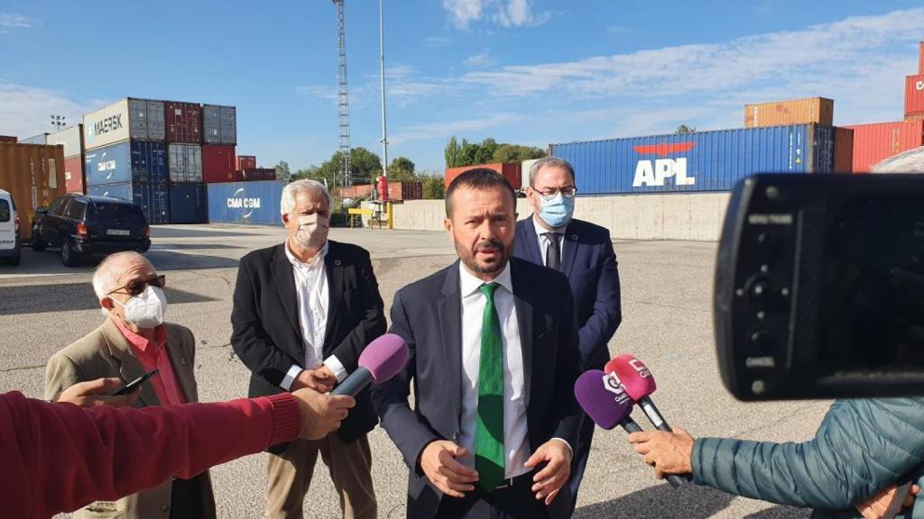 Escudero quiere llevar la fibra óptica a todos los polígonos de Castilla-La Mancha