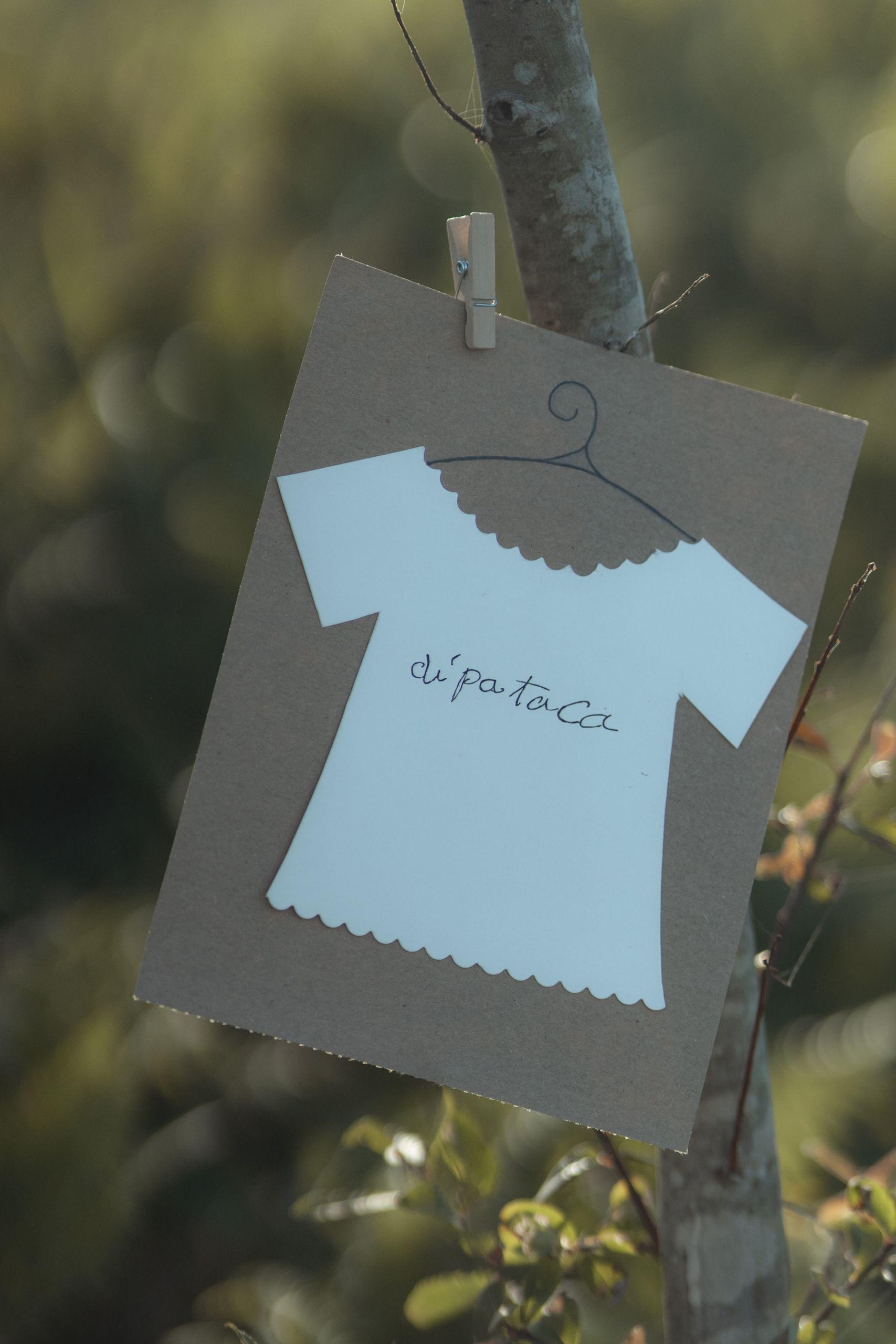 Una tarjeta de Dípataca hecha con materiales reciclados (Gesico Mato).