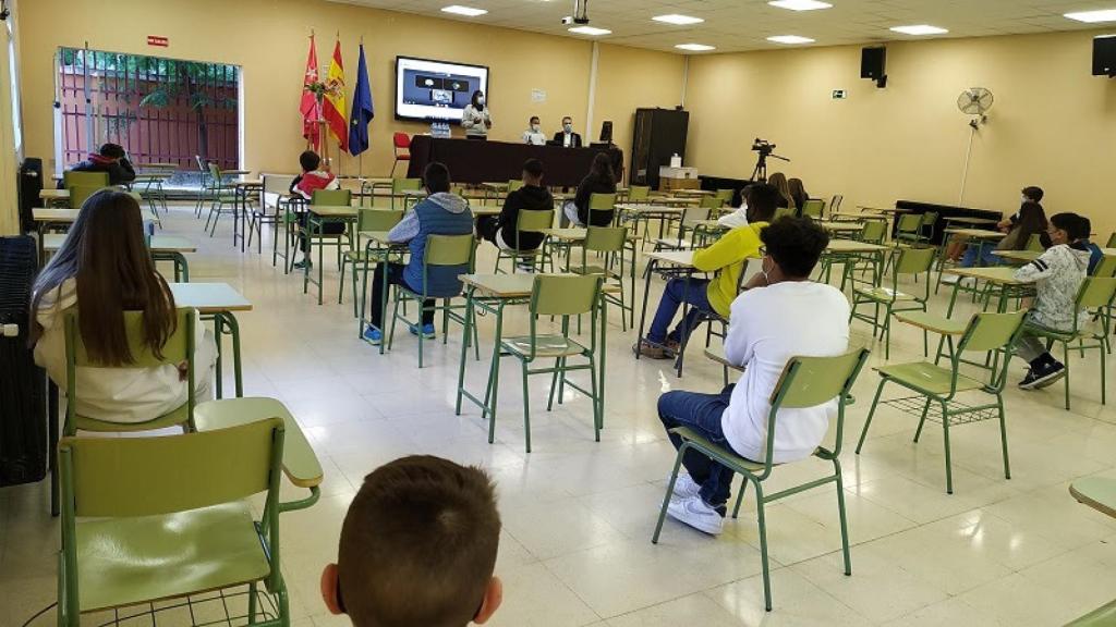 Una charla de concienciación en un instituto.