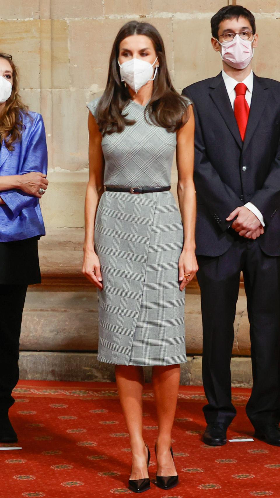 La reina Letizia ha recuperado de su joyero sus pendientes de dobles dagas de Gold & Roses.