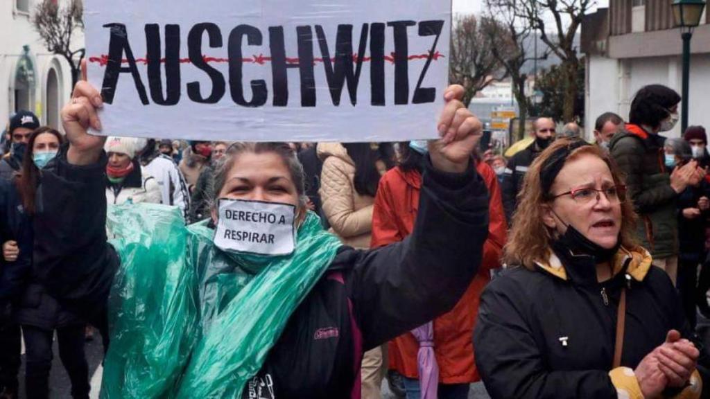 Los policías antivacunas, en una manifestación.