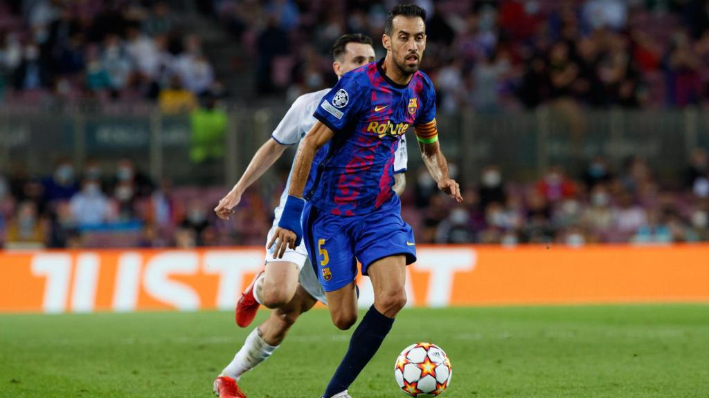 Sergio Busquets en un partido de Champions con el Barça