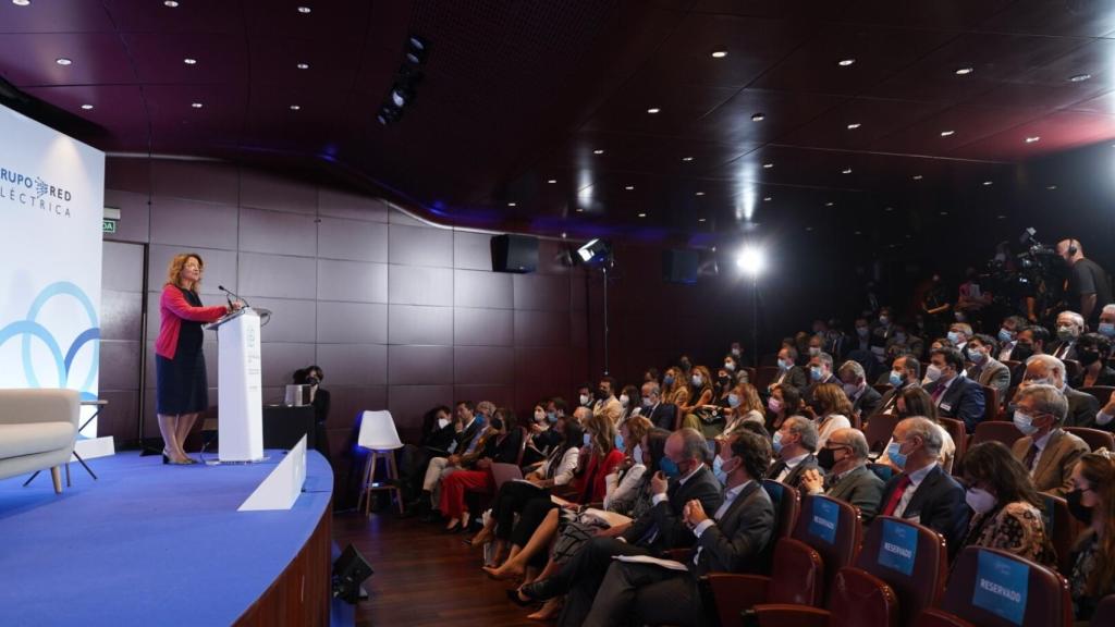 La vicepresidenta del Gobierno y ministra para la Transición Ecológica y Reto Demográfico, Teresa Ribera, inaugurando las jornadas de Red Eléctrica.