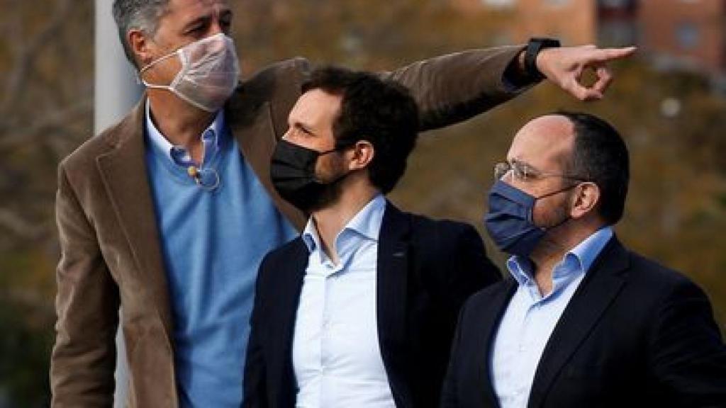 Albiol, junto a Casado y Alejandro Fernández.