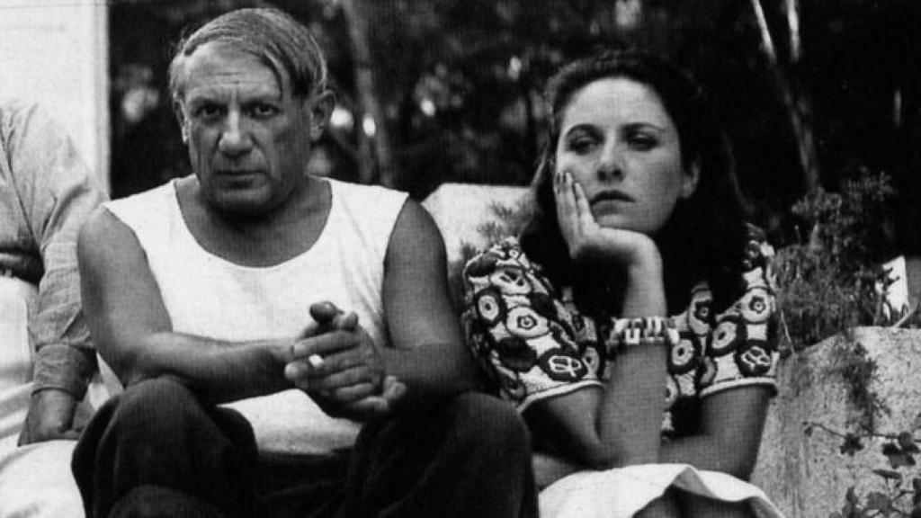 El pintor y Dora Maar, en una instantánea tomada por Man Ray en Antibes (1937).