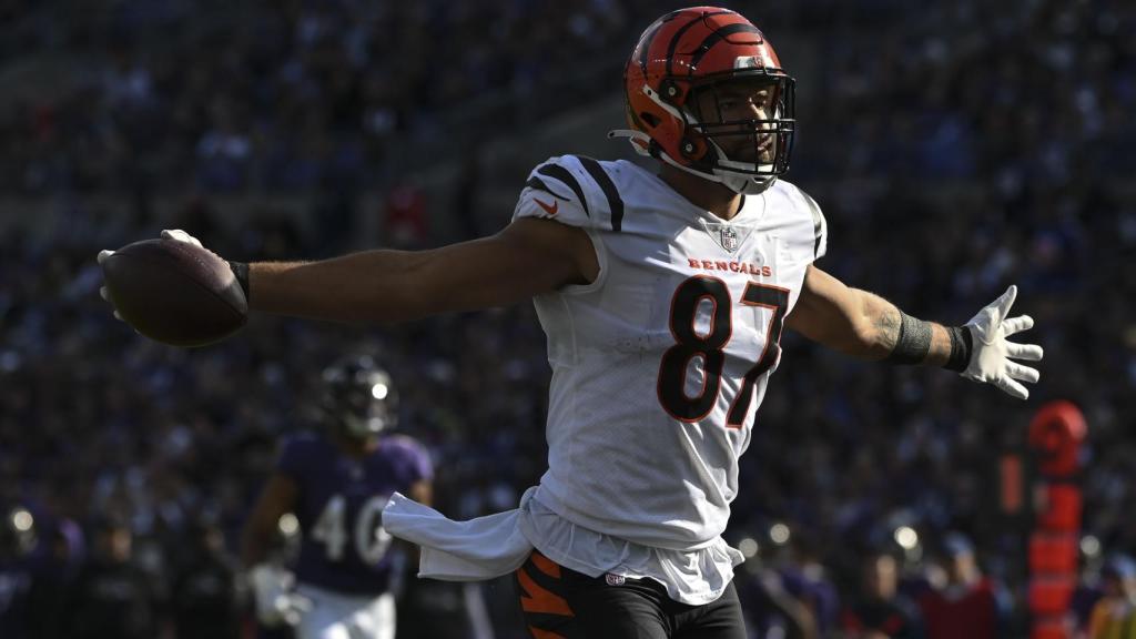 C.J. Uzomah de los Cincinnati Bengals en un partido de la NFL