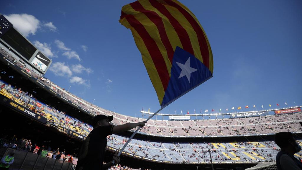 Una estelada en el Camp Nou antes de El Clásico