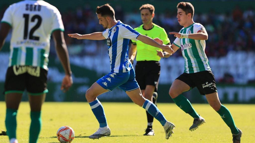 Una foto de archivo de un partido entre el Deportivo y el Racing de Santander.