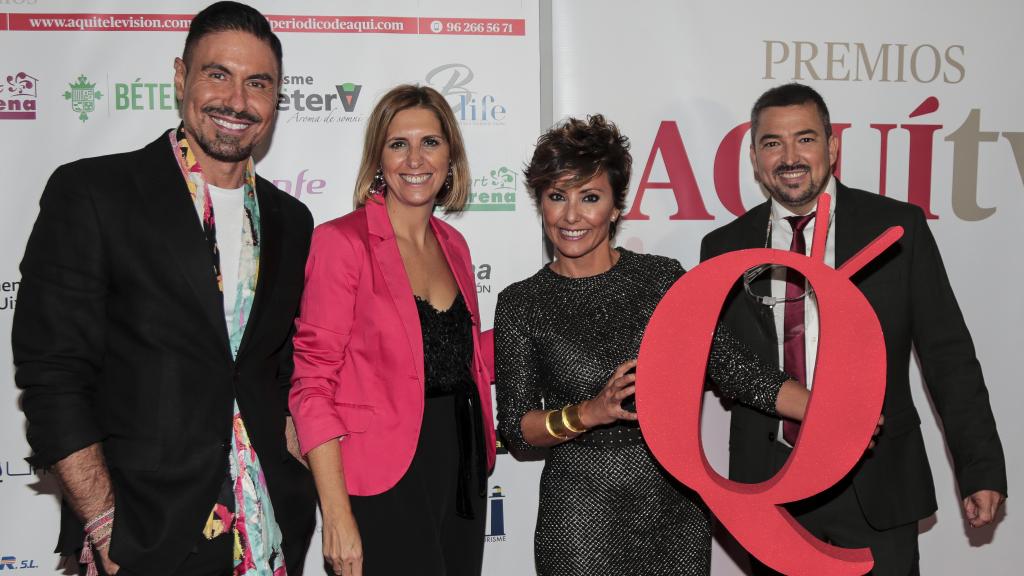 El coordinador Miguel Ángel Nicolás, la director Patricia Lennon, la presentadora Sonsoles Ónega y el director de 'El periódico de Aquí', Pere Valenciano.