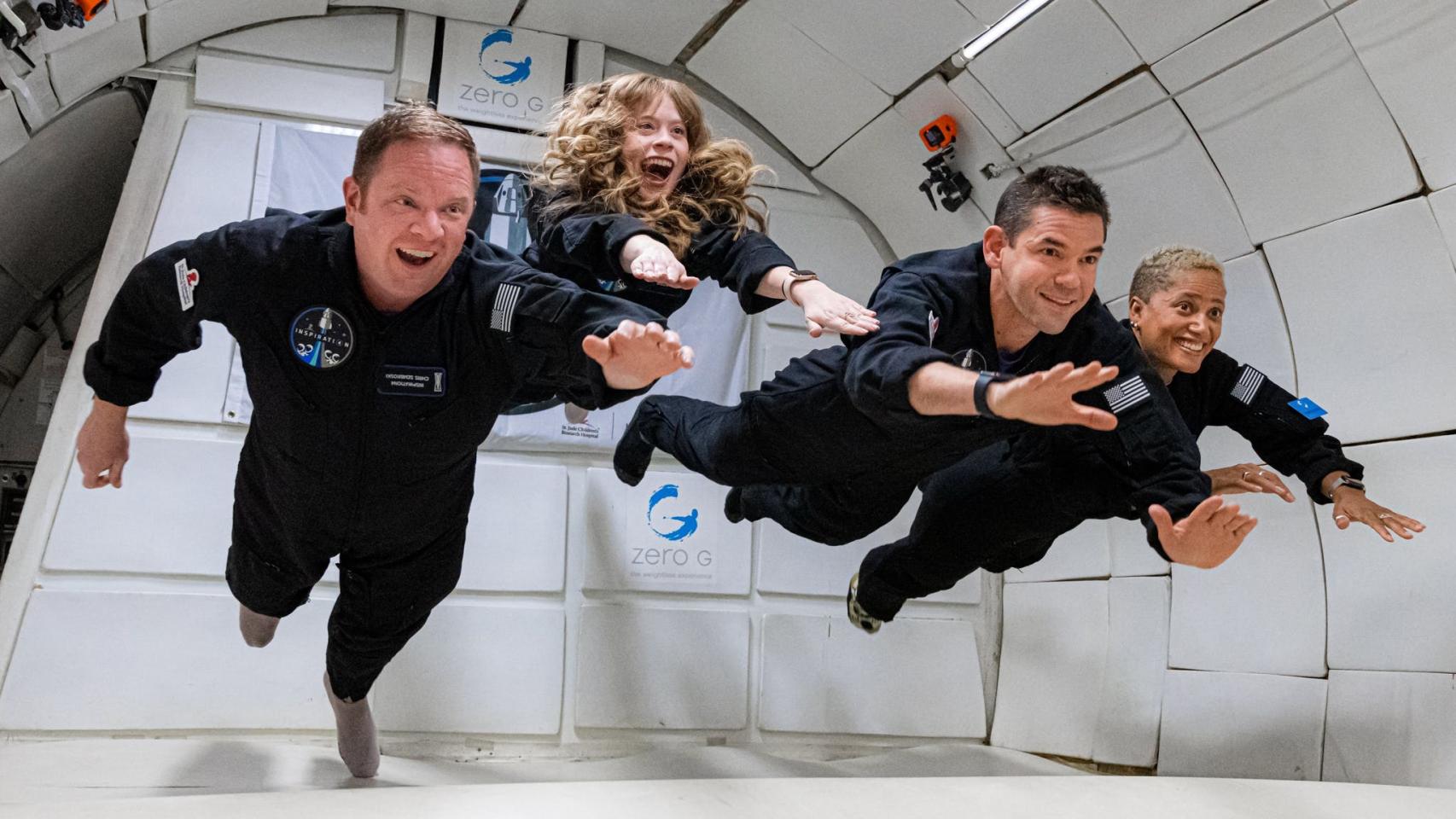 Asistentes al curso de orientación a bordo del avión de Zero-G