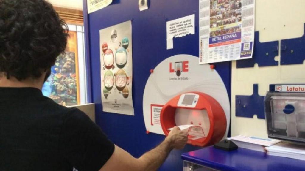 Interior de una administración de lotería