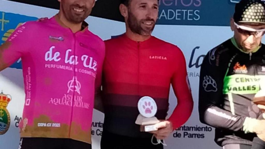 Israel Castañeda a la derecha