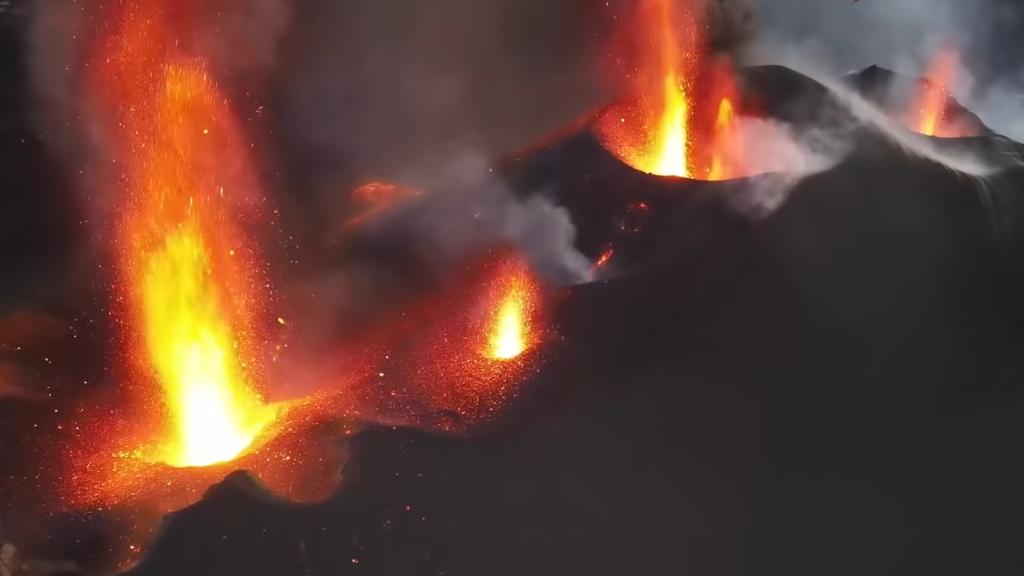 Por qué las bocas eruptivas del volcán de La Palma nacen alineadas: esta es la razón