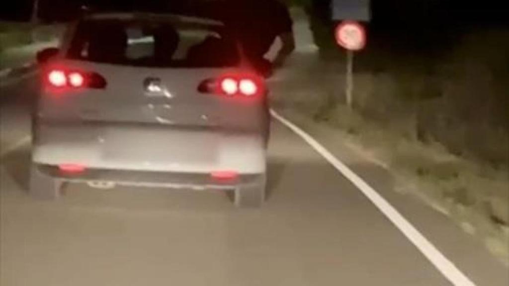 Fotograma del vídeo que ha servido para denunciar a los jóvenes