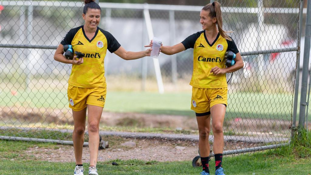 Bea Parra y Marta Perarnau durante un entrenamiento