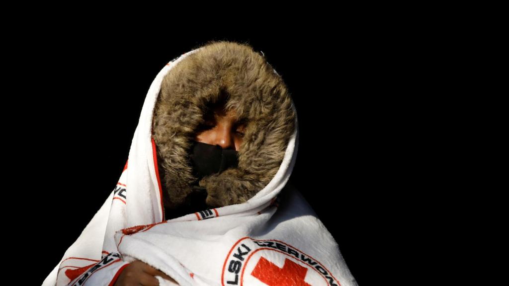 Un migrante en la frontera de Polonia con Bielorrusia.