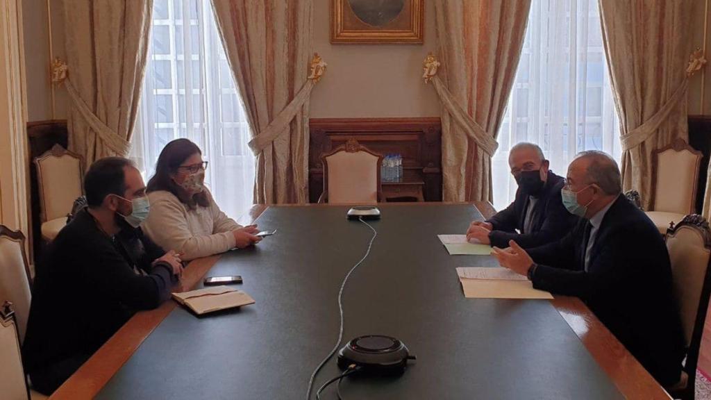 El Ayuntamiento de Santiago estudia ampliar el horario de las terrazas por la noche