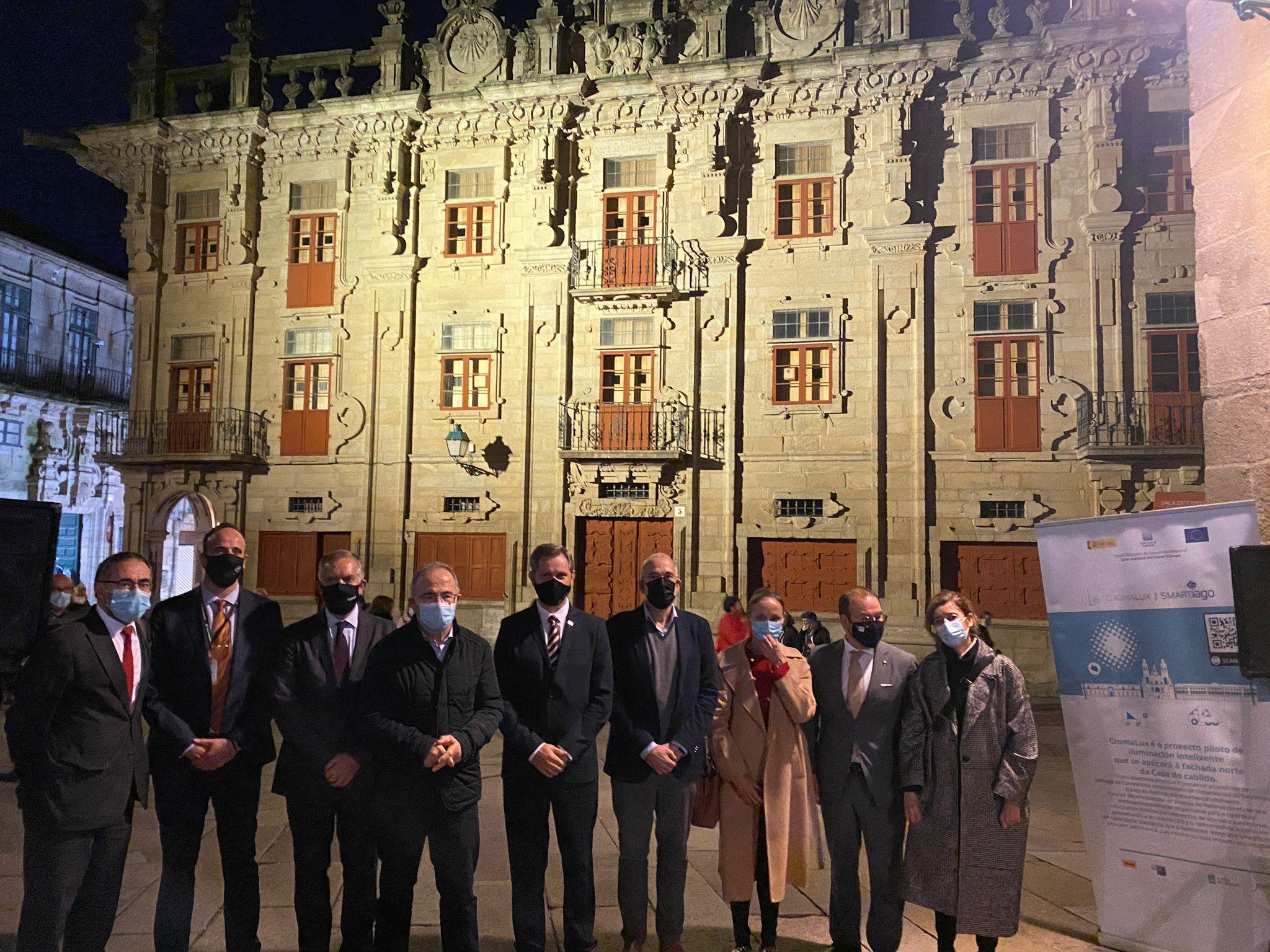 El acto de encendido de la nueva iluminación (Concello de Santiago).