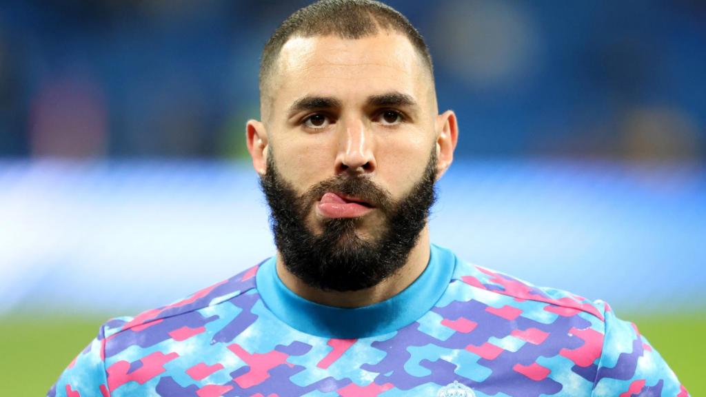 Benzema durante el calentamiento del Real Madrid