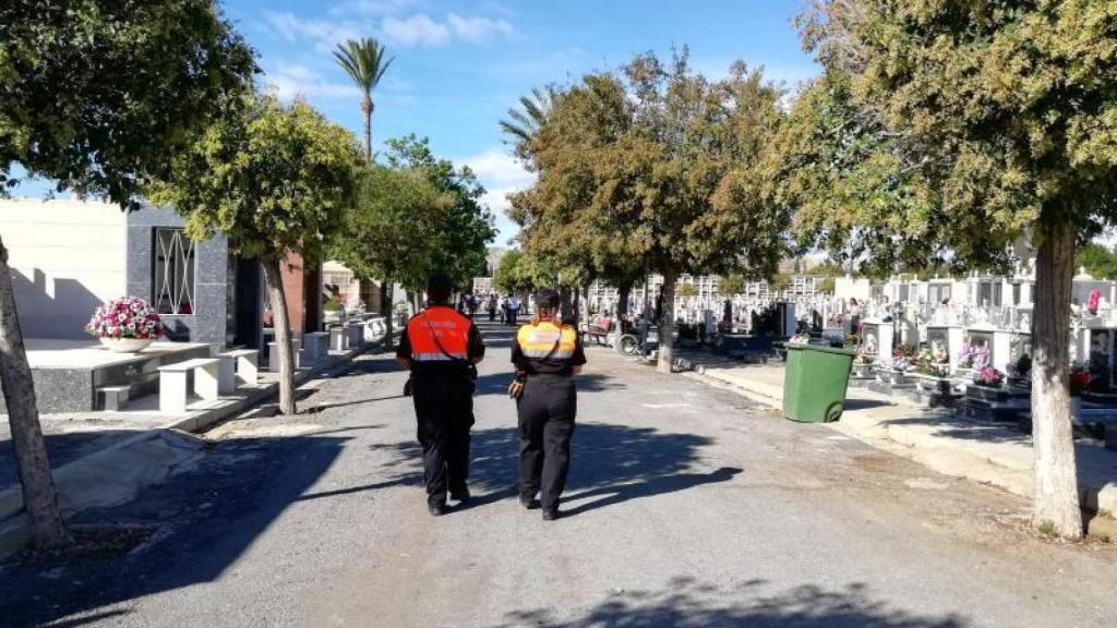 Interior del cementerio de Alicante, en imagen de archivo.