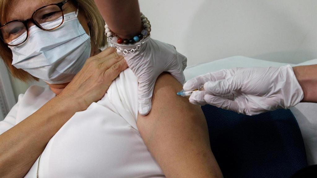 La Comunidad Valenciana comienza la doble vacunación Covid-19 y gripe a mayores de 70 años