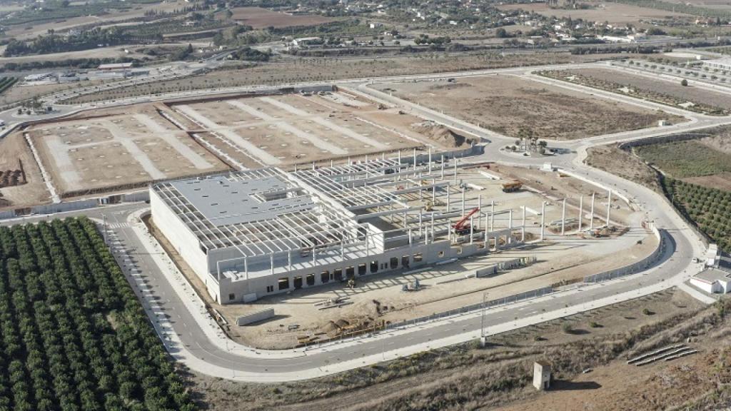 Imagen de la construcción de las naves en Cártama.