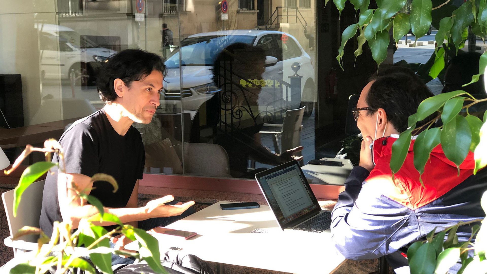 Rodrigo Cortés durante la entrevista para Treintayseis. Foto: Cedida