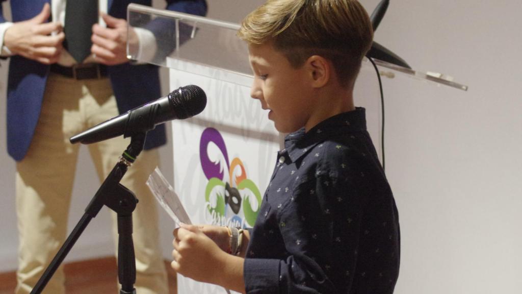 El pregonero infantil en el acto.