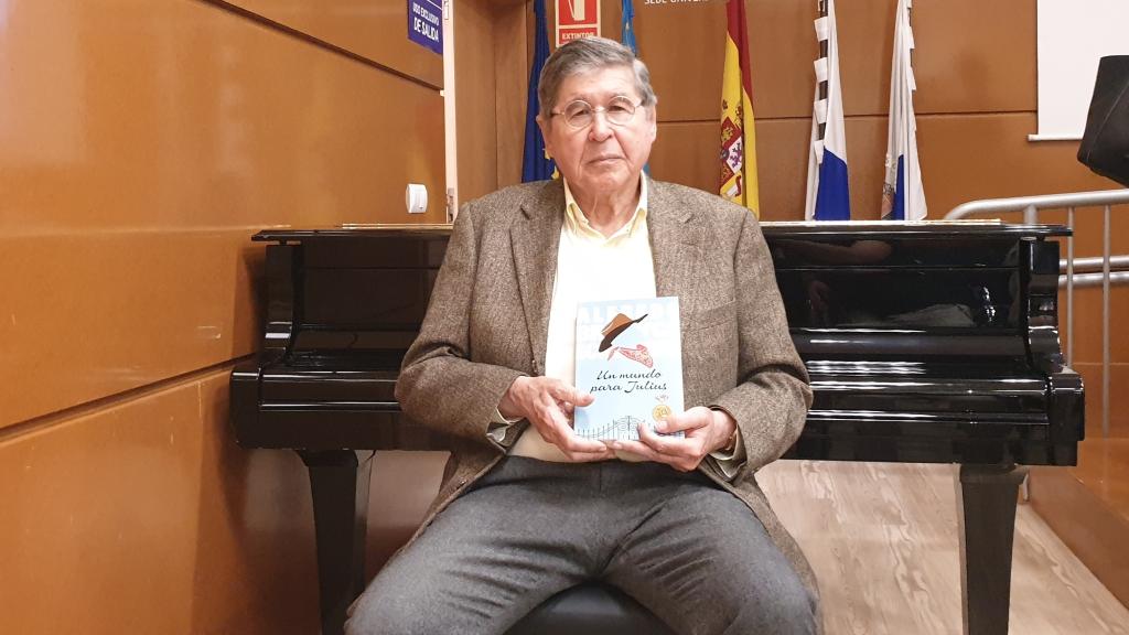 Alfredo Bryce Echenique, en la Sede de la UA en Alicante.