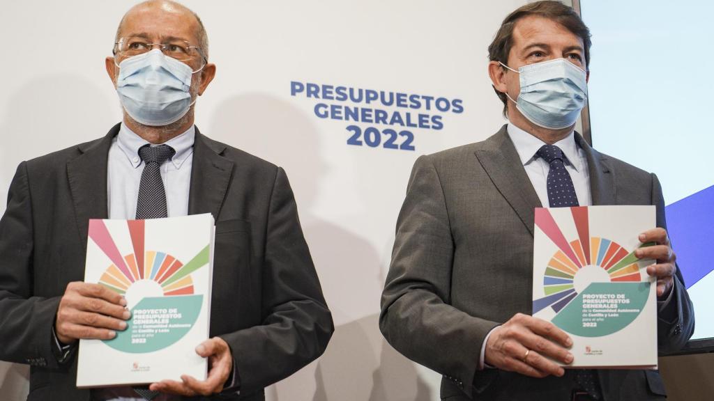 Mañueco e Igea posan con los Presupuestos autonómicos