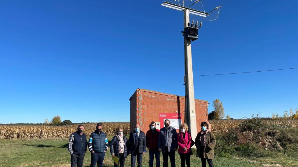 Visita al abastecimiento eléctrico de Maire de Castroponce