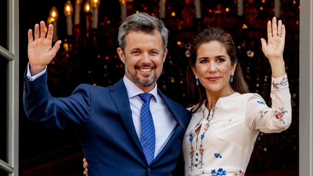 Federico y Mary de Dinamarca durante una visita a Haslev, Dinamarca.