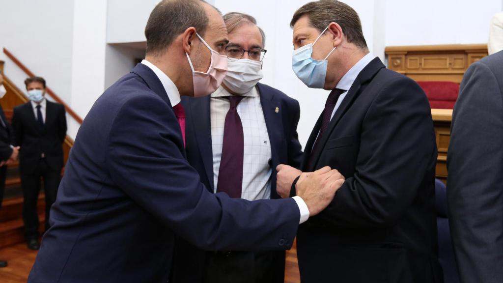 Pablo Bellido, Fernando Mora y Emiliano García-Page, de izquierda a derecha, durante el pasado Debate del Estado de la Región.