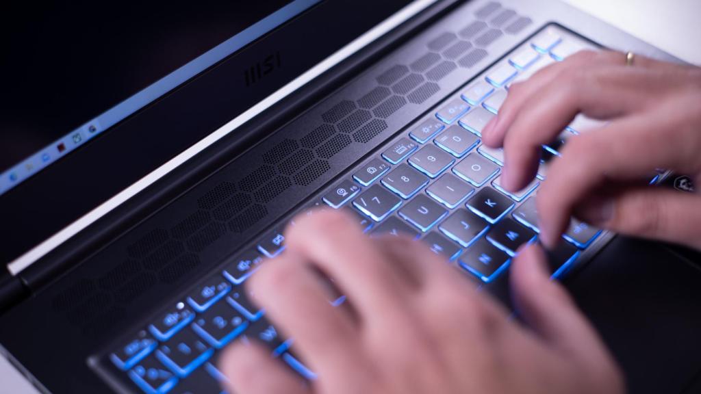 Teclado y el ventilador del MSI Stealth 15M.