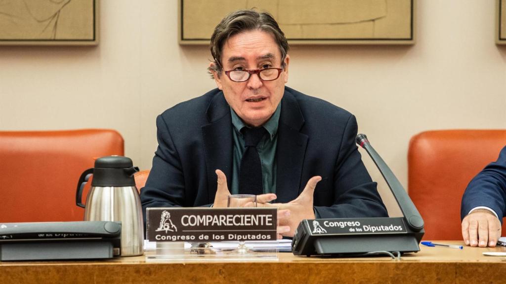 Luis García Montero y la profesora Helena González, medallas del Consello da Cultura Galega