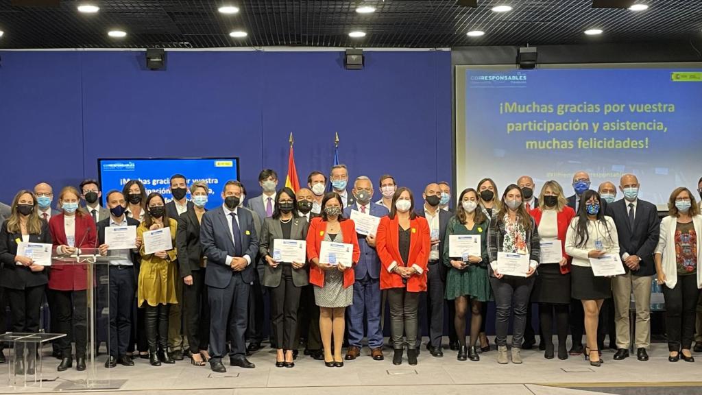 Foto de familia de los premiados.