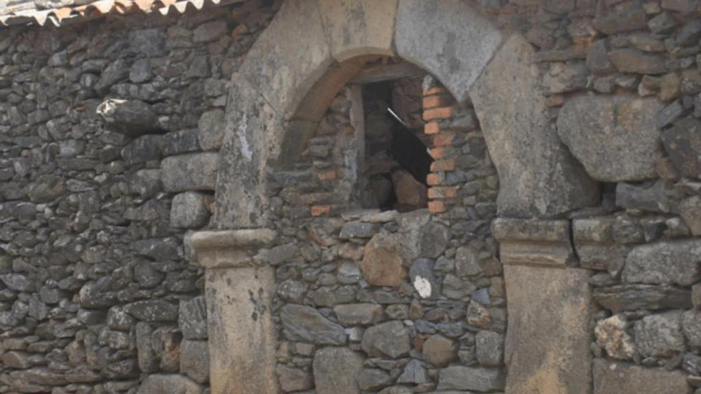 Restos de los sillares romanos reutilizados para la bóveda.