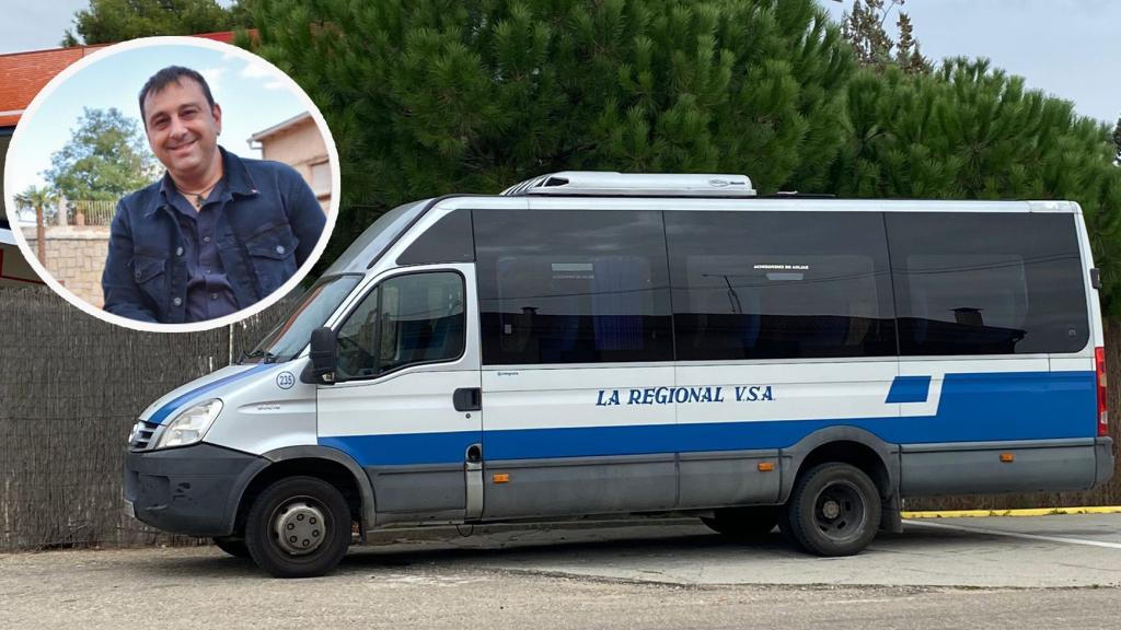 Enrique Seoane, alcalde de Castronuño, con el microbús