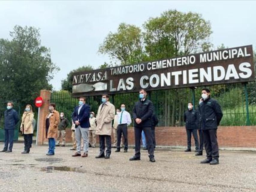 Minuto de silencio de Nevasa a las puertas del Cementerio de Las Contiendas. - AYUNTAMIENTO DE VALLADOLID