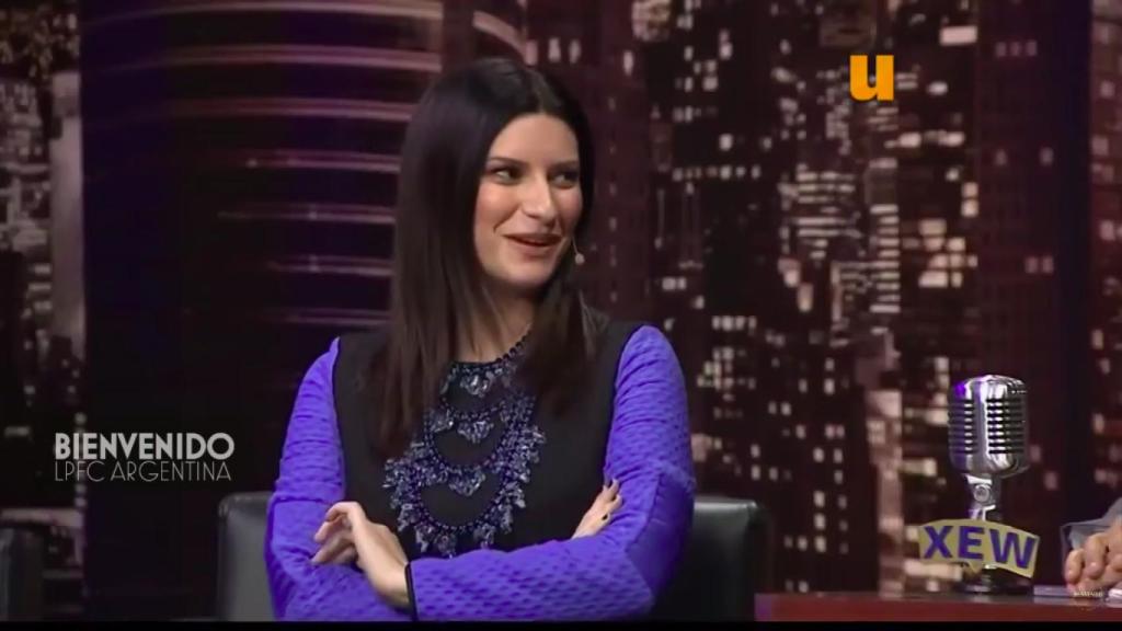Laura Pausini durante la entrevista que se ha vuelto a hacer viral.