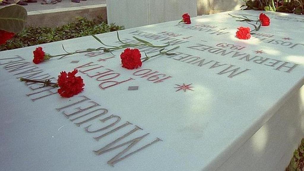 La tumba de Miguel Hernández es las más visitadas en Alicante.