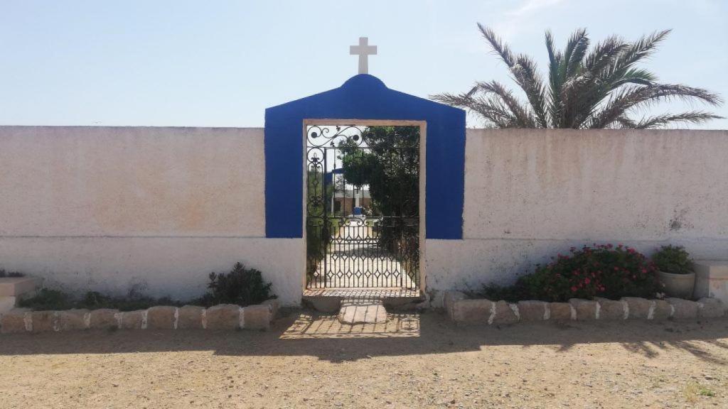 Así luce el exterior del cementerio de Tabarca.